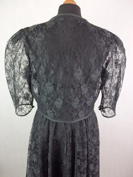 Luxusné čipkované šaty s bolerkom, m