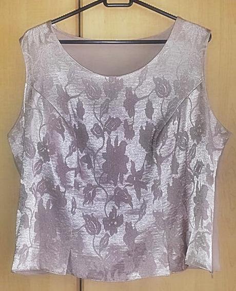 Trojdielny sukňový kostým, 46