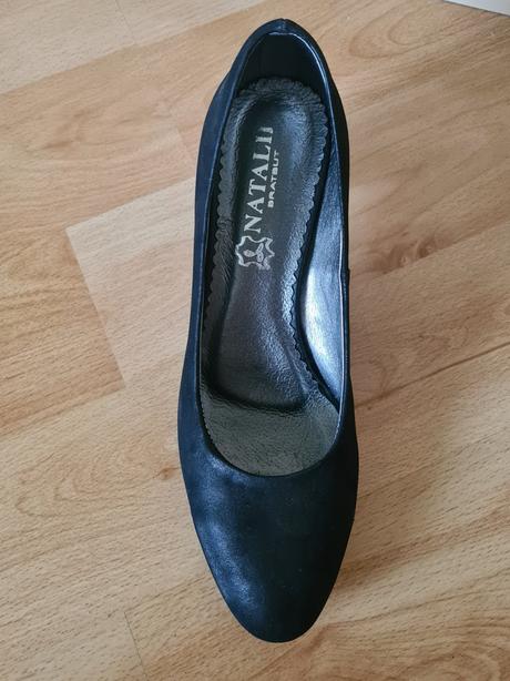 Čierne lodičky, 39