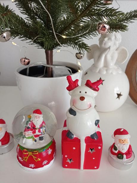 Vianočné dekoracie svietiace,snezna gula,sviecky,