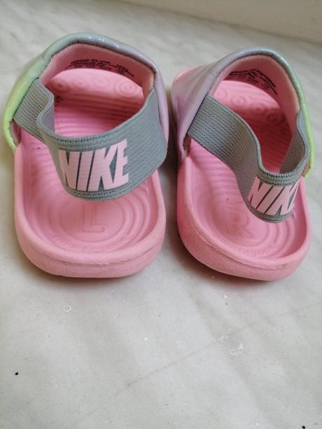 Sandálky pre dievčatka ruzove nike vel. 23,5, nike,23