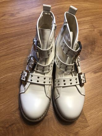 Prechodne cizmicky, 40