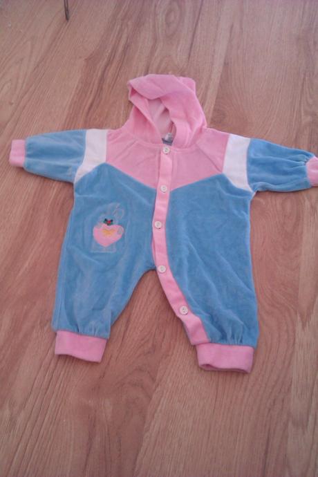 Overalik s kapucnou, 62