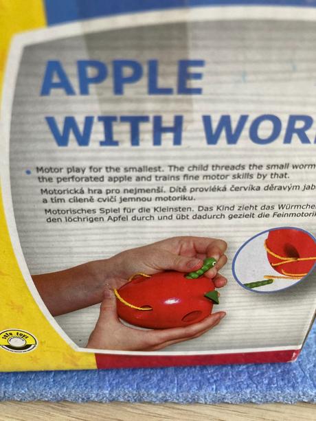 Prešívacie jablko s červíkom, 