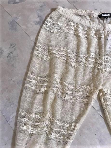 Luxusné krajkové nylonové legíny, l