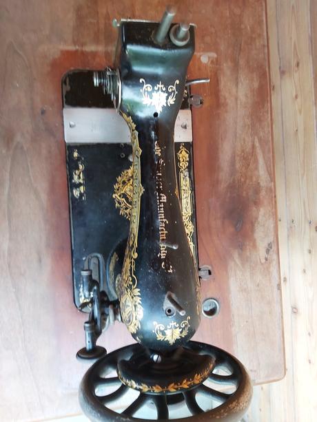 Starý šijací stroj singer, 