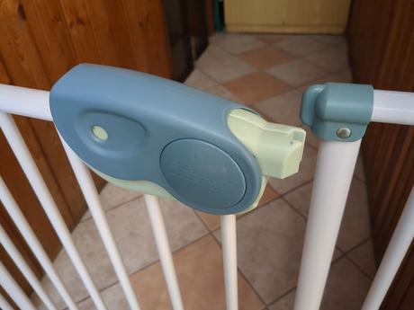 Detská kovová bezpečnostná zábrana na dvere,schody, safety 1st