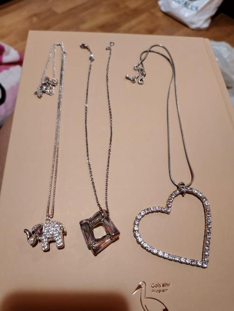 Dlhé náhrdelníky s príveskom, 