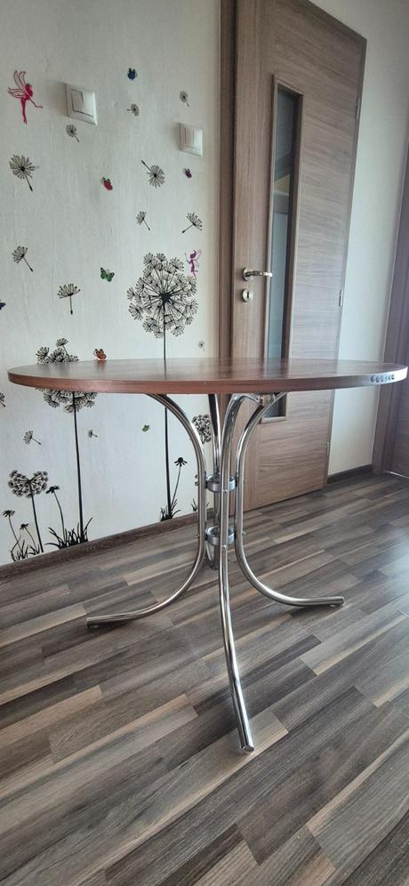 Okrúhly stôl, farba slivka, priemer 90 cm,