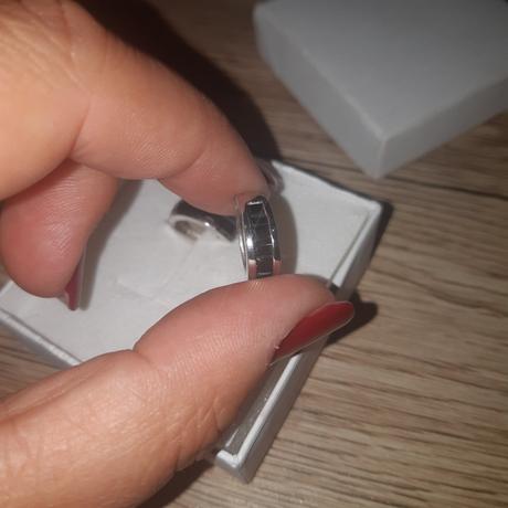 Strieborne nausnice,