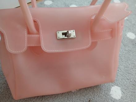 Zaujímavá kabelka,