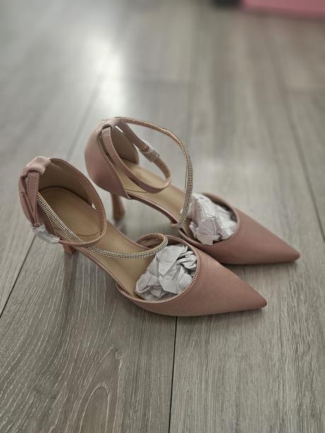 Nove lodicky telovej farby  satenovy povrch 40, 40