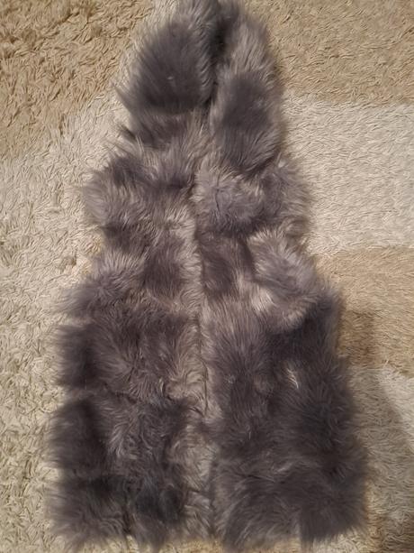 Kozusinkova vesta s kapucnou, 152