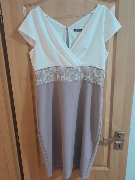 Damske elegantné šaty, 44