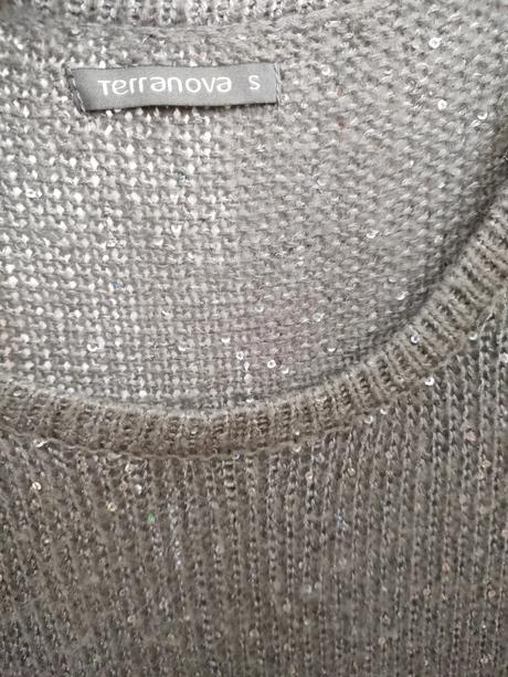 Svetrove šaty s flitrami, m