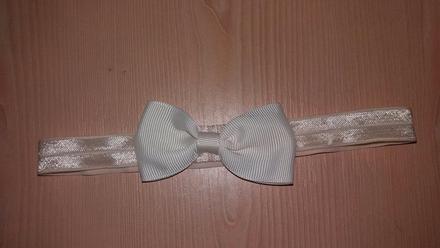 Čelenka na gumičku, 