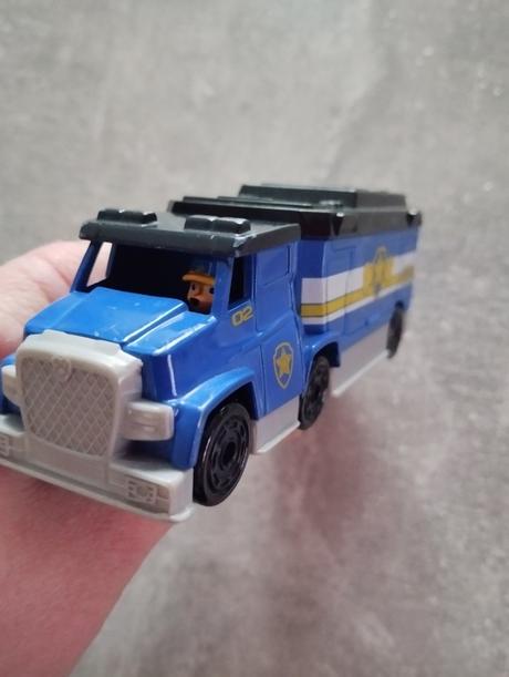 Labkova patrola kamion,