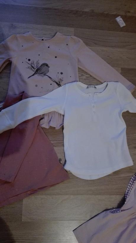 Tričko so zlatymi aplikáciami, 104