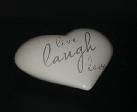 Dekoračné srdiečko "live laugh love", 