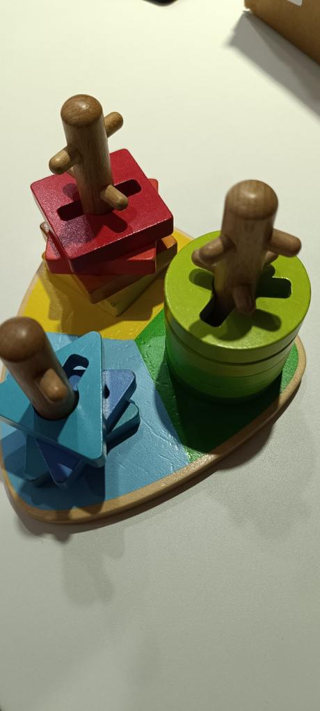 Drevená nasadzovacia hra tvary vertbaudet, 