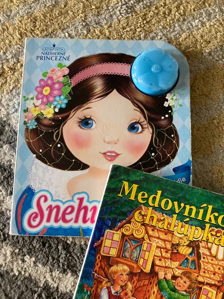 Snehulienka a medovníková chalúpka leporelá, 