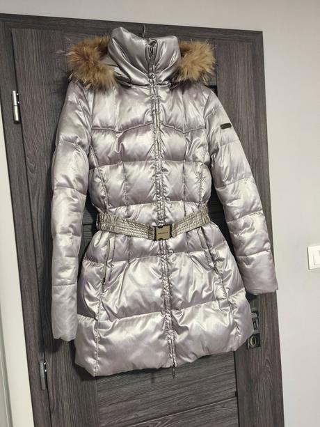 Zimna paperova bunda s pravou kozusinou amnesia, s