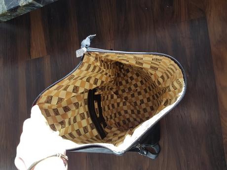 Kožená kabelka cez plece, 