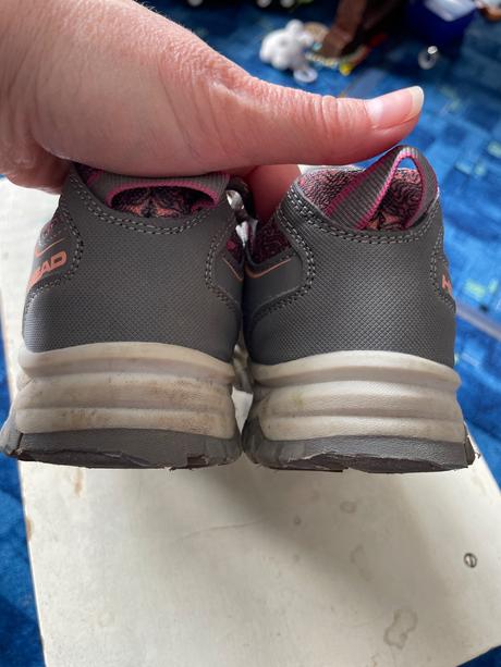 Parádne outdoorové tenisky head, 33