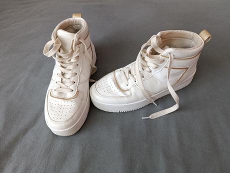 Tenisky vyššie, 37