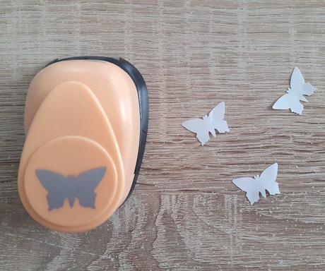 Ozdobná dierovačka v tvare motýľa,