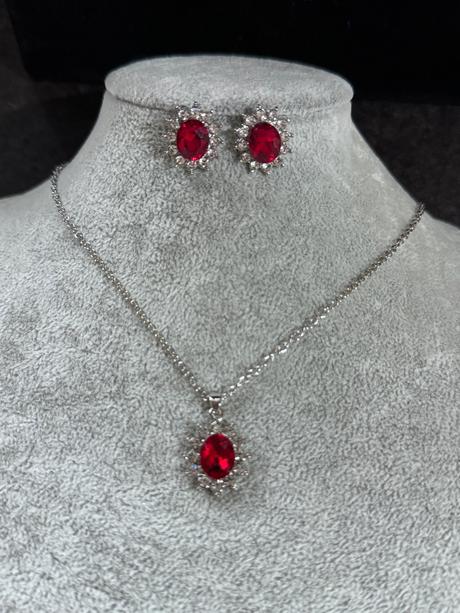 Set náušnice + retiazka s príveskom,