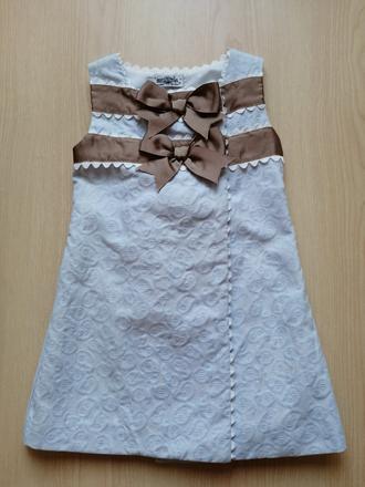 Spolocenske saty, 104