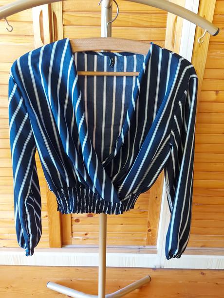 Pruhovaná modro-biela blúza do pásu, 36