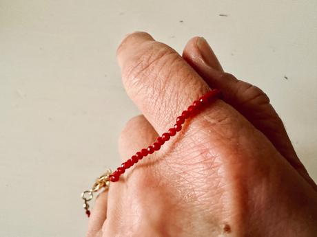 Náramok z červeného koralu, 