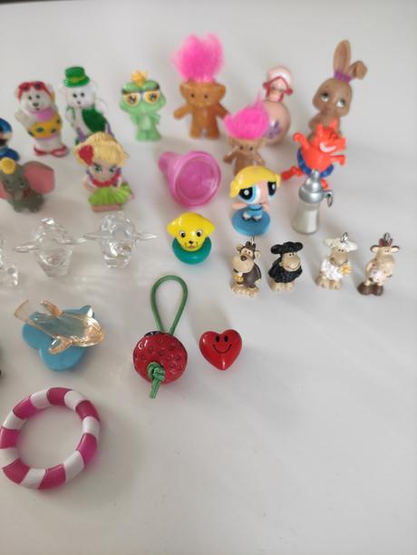 Rozne dievcenske postavicky, 