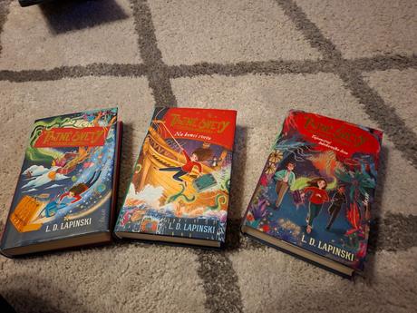 Tajné svety cestovná agentúra spolu s poštovným,