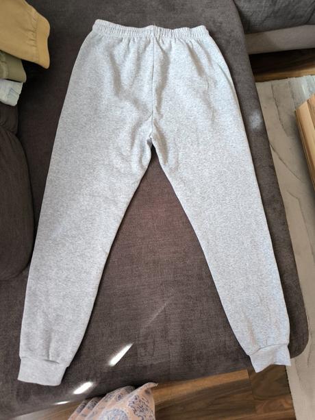 Teplé tepláky, 164