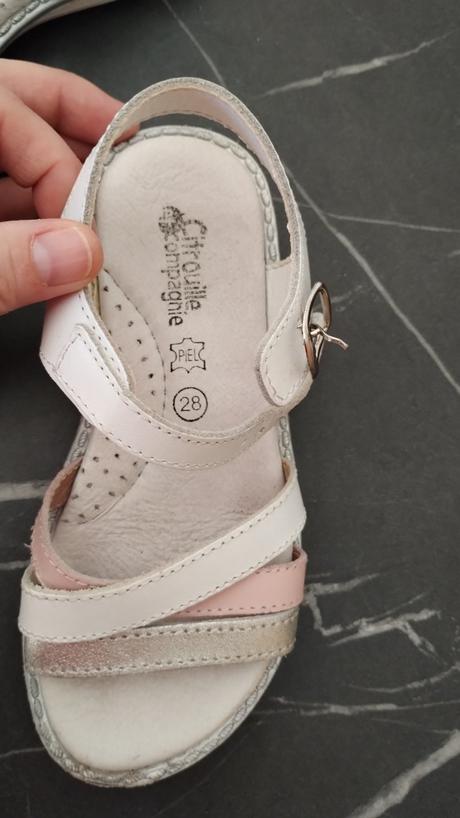 Sandálky, 28