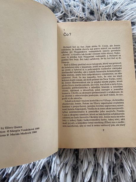 Mosadz je pasca ellery queen,