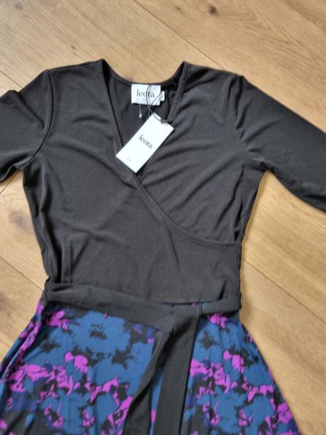 Elastické šaty s, s