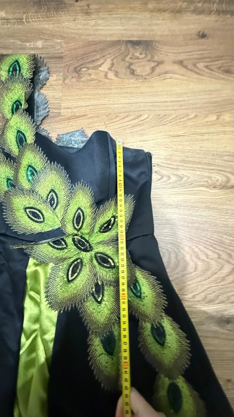 Plesové spoločenské šaty s aplikáciou s-m, m