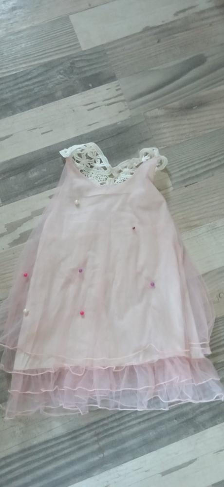 Šifónové šaty, 116