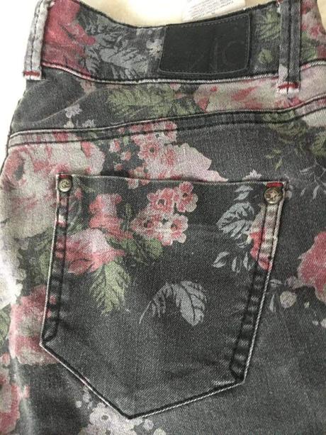 Kvetinové romantické rifle, 28