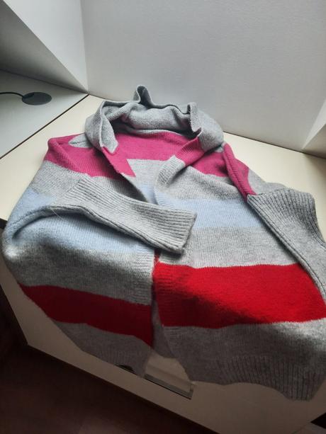 Sveter/kardigan, 