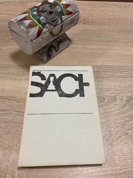 Retro kniha šach základy praktického šachu 1976,