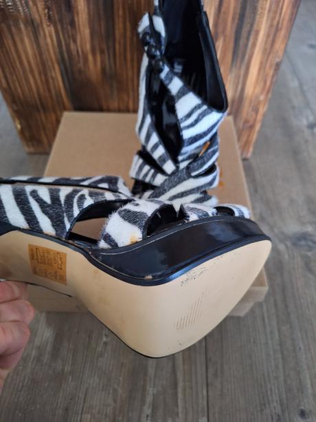 Sandalky zebra, 40