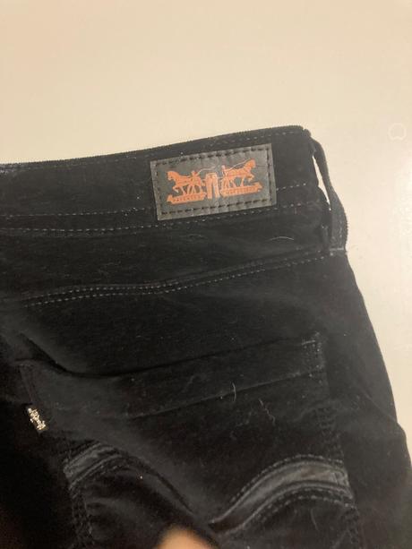 Menčestráky levis, levis,l