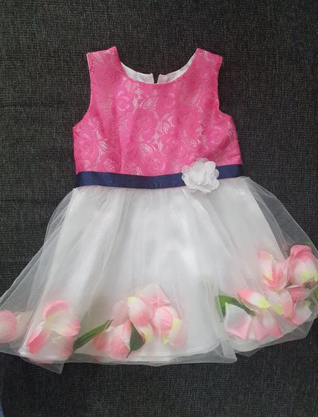 Spolocenske saty, 86