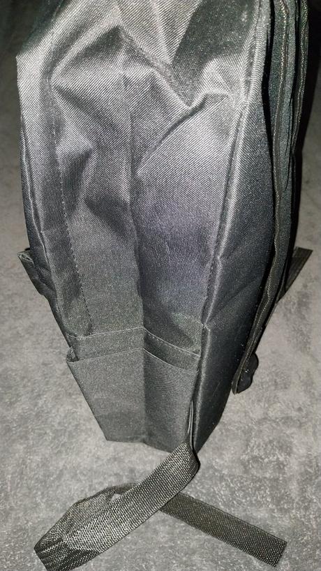 Čierny batoh s nápisom fromula 1, 