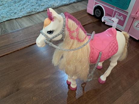 Barbie karavan,kon,kozmeticky stolik, 